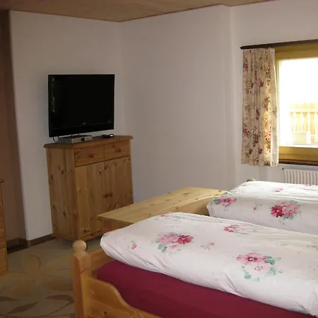 A La Staziun 策尔内茨