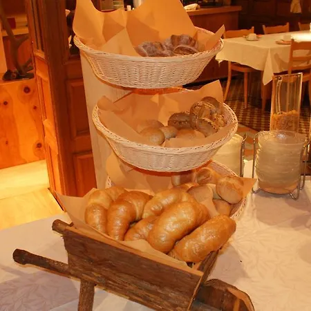 酒店 A La Staziun 策尔内茨