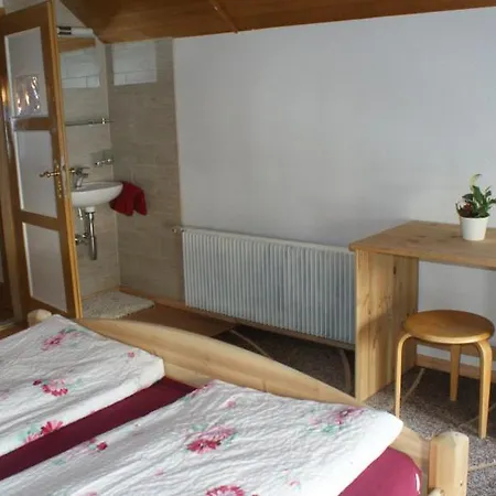 A La Staziun 체르네츠